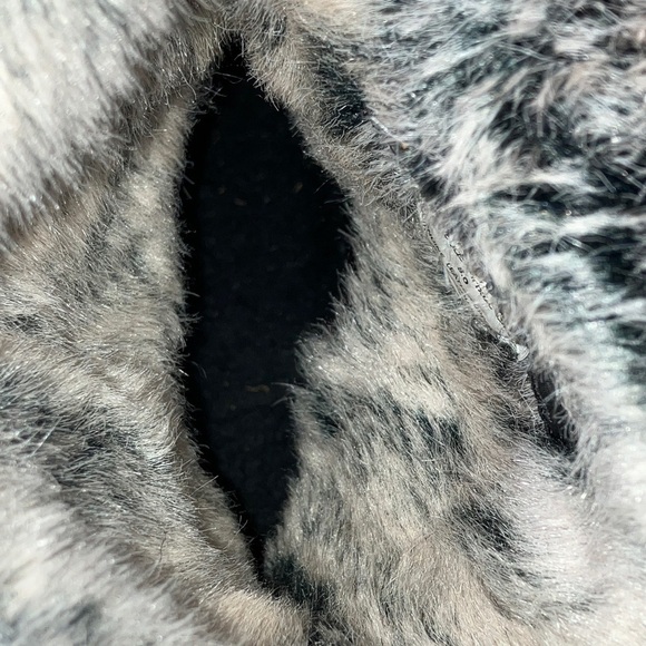 Cozy Black tall Winter Boots with faux fur and leather outer trim - Picture 4 of 16